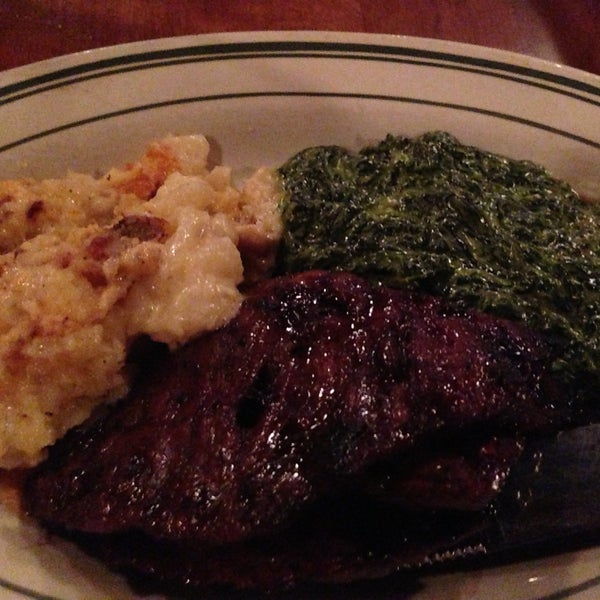 Снимок сделан в Izzy&#39;s Steaks &amp; Chops пользователем Hope 4/29/2013