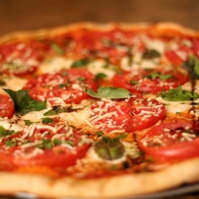 3/11/2015 tarihinde Ruckus Pizza, Pasta &amp; Spiritsziyaretçi tarafından Ruckus Pizza, Pasta &amp; Spirits'de çekilen fotoğraf