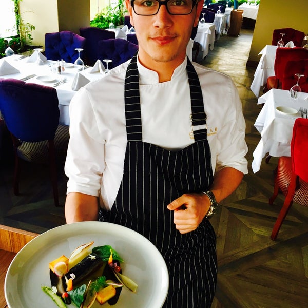 รูปภาพถ่ายที่ Caviar Seafood Restaurant โดย Mesut Can A. เมื่อ 10/16/2016
