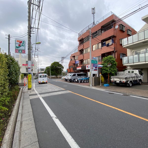 京王バス 芦花高校入口 Estacion De Autobuses En 世田谷区
