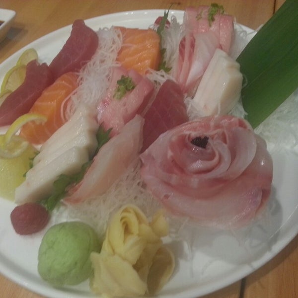 Foto scattata a Mogu Sushi da Jenny T. il 10/6/2014