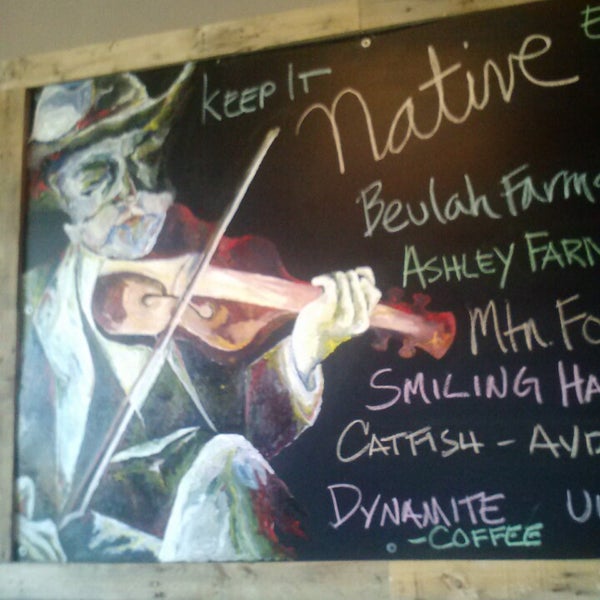 Снимок сделан в The Native Kitchen &amp; Social Pub пользователем Cori C. 8/16/2013