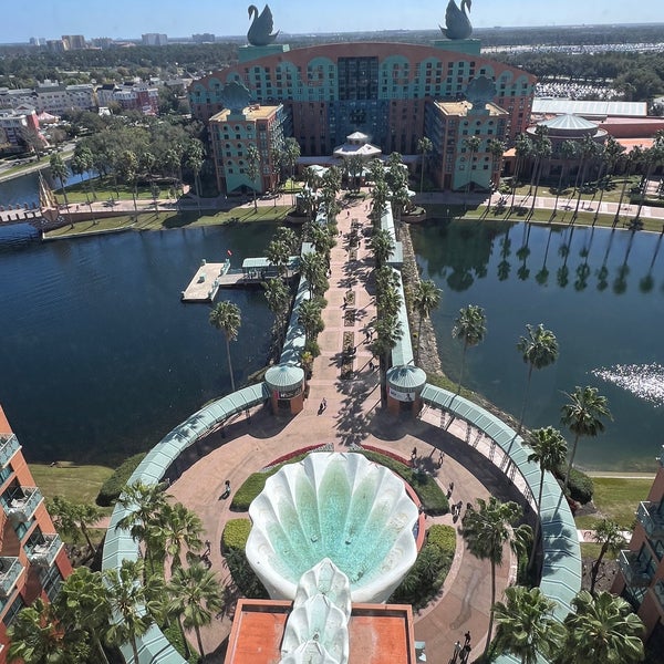 รูปภาพถ่ายที่ Walt Disney World Dolphin Hotel โดย Dylan P. เมื่อ 2/7/2024