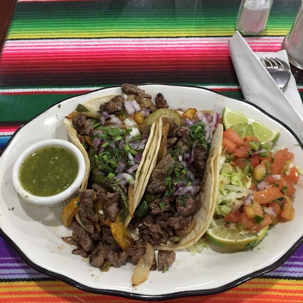 2/14/2017 tarihinde Saarim Z.ziyaretçi tarafından Acapulco Restaurant'de çekilen fotoğraf