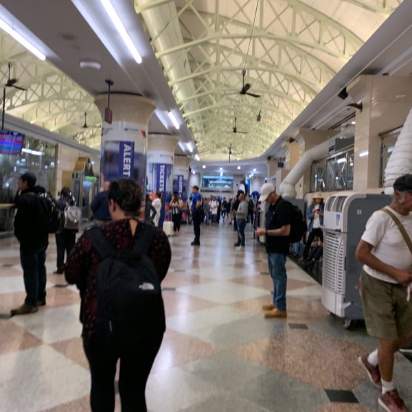 รูปภาพถ่ายที่ NJ Transit Rail Terminal โดย Mike R. เมื่อ 9/18/2019