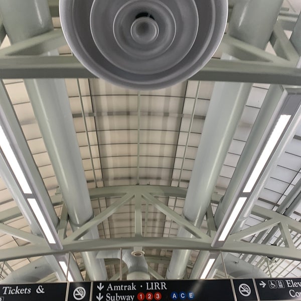 10/22/2021 tarihinde Mike R.ziyaretçi tarafından NJ Transit Rail Terminal'de çekilen fotoğraf