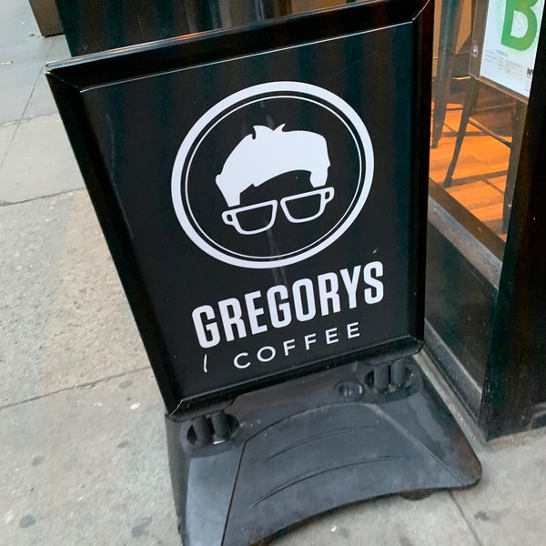 Foto diambil di Gregorys Coffee oleh Mike R. pada 1/22/2020