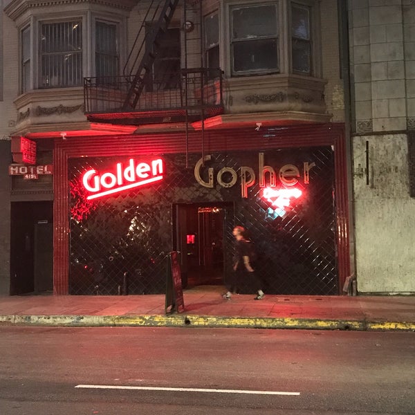 รูปภาพถ่ายที่ Golden Gopher โดย Katie R. เมื่อ 9/25/2018