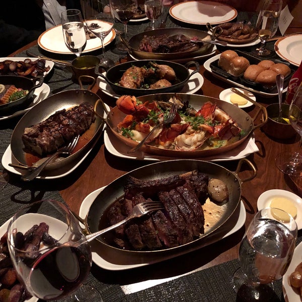 Photo taken at Tom Colicchio&#39;s Craftsteak by Mark N. on 3/27/2018