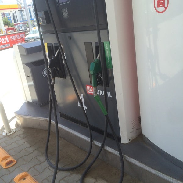 Photo prise au Aytemiz Yılmaz Petrol par Bbb le6/20/2016