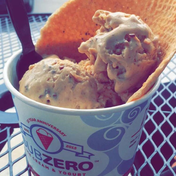 Photo taken at Sub Zero Nitrogen Ice Cream by Kat Y. on 11/27/2015
