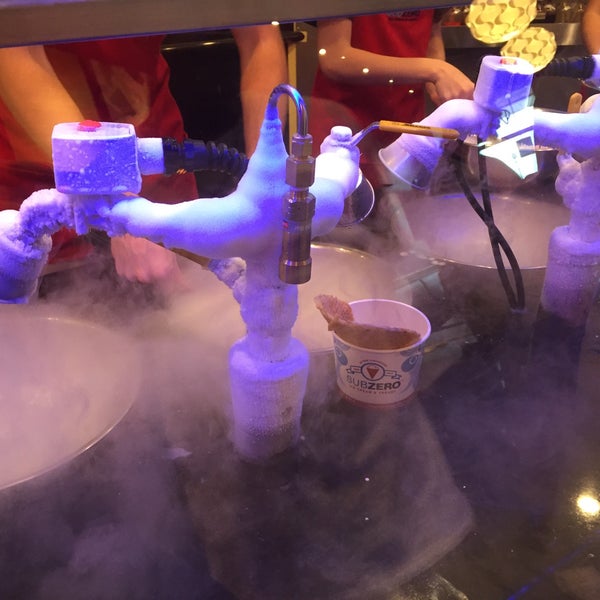 11/27/2015にKat Y.がSub Zero Nitrogen Ice Creamで撮った写真