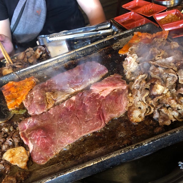 Das Foto wurde bei Hae Jang Chon Korean BBQ Restaurant von Kat Y. am 7/13/2021 aufgenommen