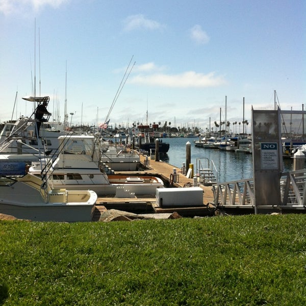 รูปภาพถ่ายที่ San Diego Whale Watch โดย Gina W. เมื่อ 4/5/2013