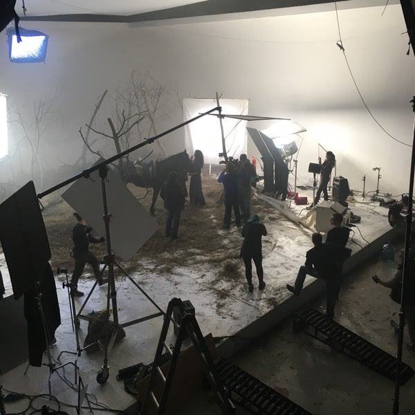 Pm studio. Фотостудия для автомобилей. Pm studio. Pm studio фото. Президент-студия москва улица золоторожский вал 11 стр 8.