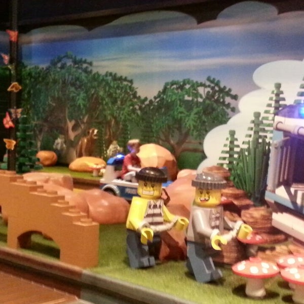 7/25/2013 tarihinde Christine H.ziyaretçi tarafından Legoland Discovery Centre'de çekilen fotoğraf