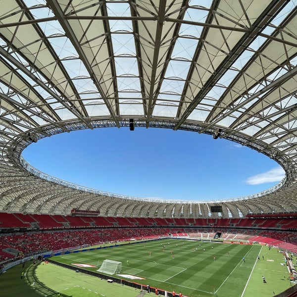 รูปภาพถ่ายที่ Estádio Beira-Rio โดย Amanda F. เมื่อ 2/11/2024