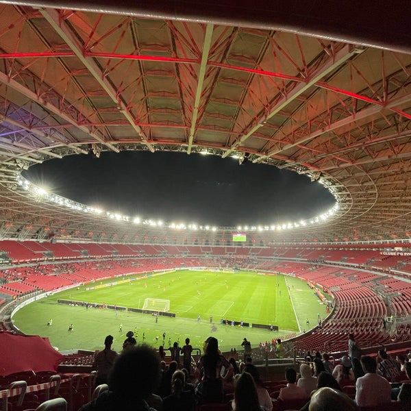 รูปภาพถ่ายที่ Estádio Beira-Rio โดย Amanda F. เมื่อ 11/23/2023