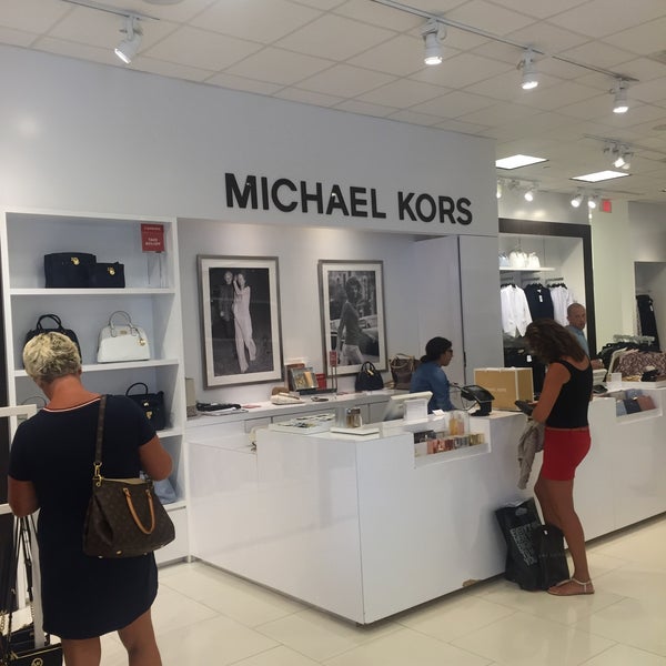 Michael Kors Outlet - 3 tips from 318 