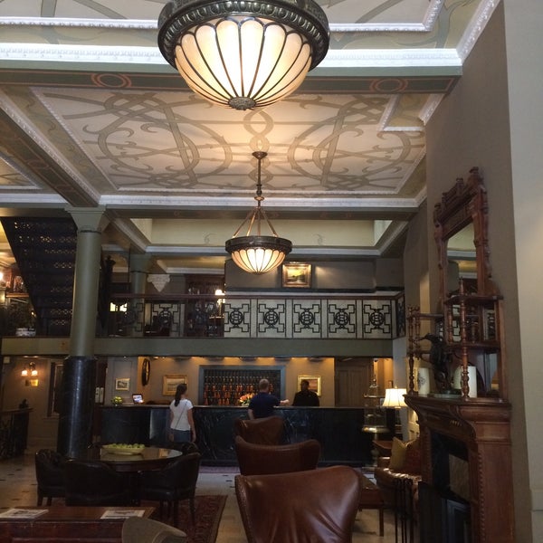 Das Foto wurde bei The Oxford Hotel von George L. am 9/14/2015 aufgenommen