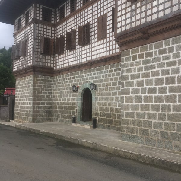 รูปภาพถ่ายที่ Memişağa Konağı Kafe ve Restaurant โดย Hsbsns H. เมื่อ 6/26/2019