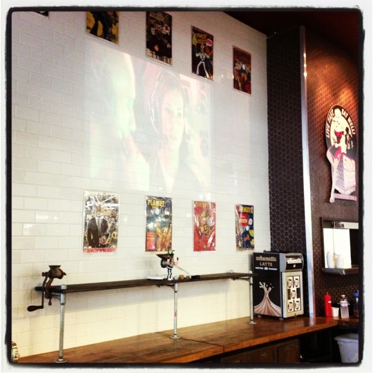 10/18/2012にMelinda E.がGrindhouse Killer Burgersで撮った写真