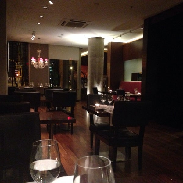 Снимок сделан в Rëd Resto &amp; Lounge пользователем Andrés Pablo F. 1/31/2014