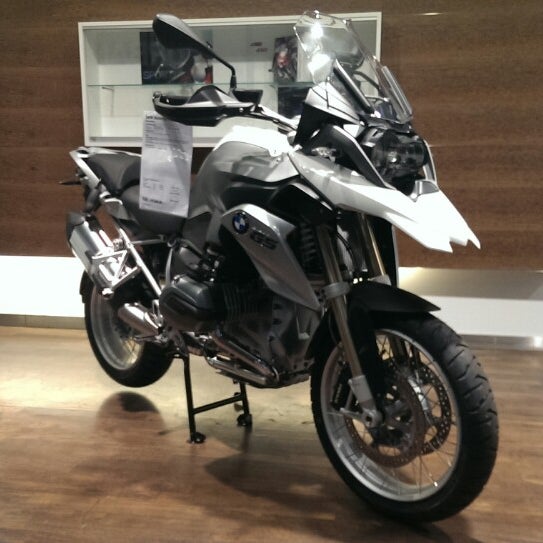 Das Foto wurde bei BMW Motorrad Zentrum von Dan S. am 1/29/2014 aufgenommen