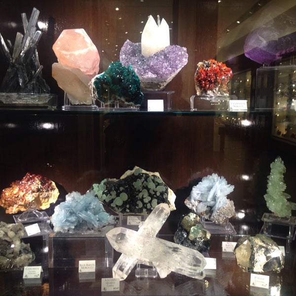 Photo taken at Astro Gallery of Gems by Vivian T. on 8/11/2015