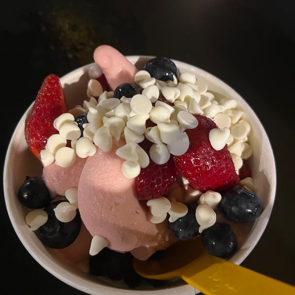 Yogurtland Frozen Yogurt Shop in Irvine