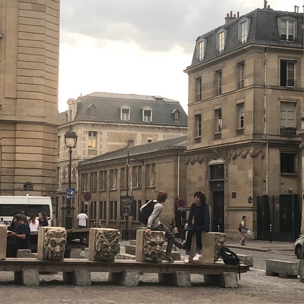5/9/2018 tarihinde Eve L.ziyaretçi tarafından Bibliothèque Sainte-Geneviève'de çekilen fotoğraf