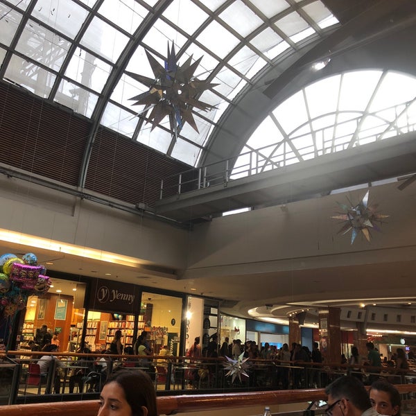 Photo taken at Patio Olmos Shopping by Eve L. on 12/21/2017