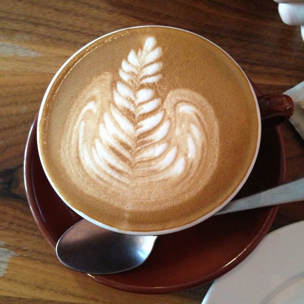 Photo prise au Amherst Coffee + Bar par Lauren E. le4/21/2013