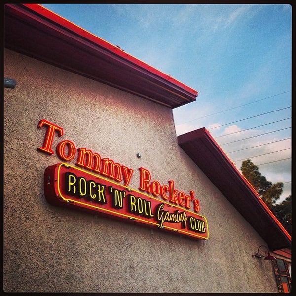 Foto diambil di Tommy Rocker&#39;s Mojave Beach Bar &amp; Grill oleh Shahab Z. pada 3/16/2013