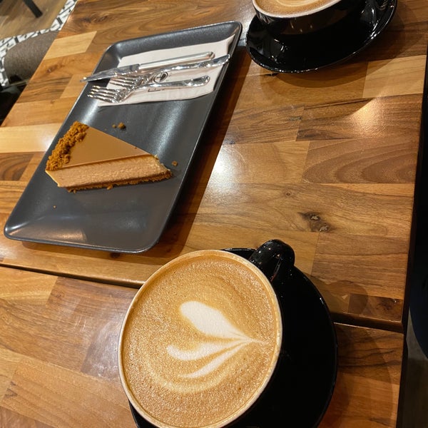 Foto tirada no(a) ROR Cafe &amp; Roastery por Nesa em 11/11/2021