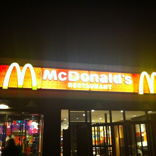 Photo prise au McDonald&#39;s par Linda le10/28/2012