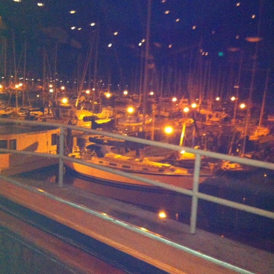 รูปภาพถ่ายที่ The Marina Restaurant โดย Susan R. เมื่อ 10/24/2012