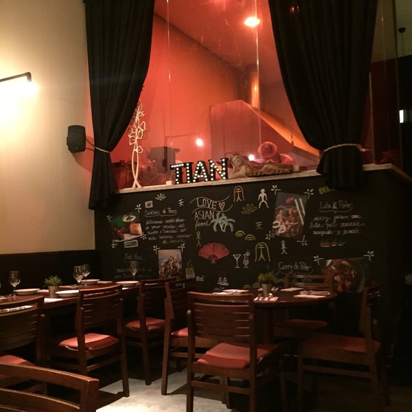 Foto scattata a Tian Restaurante da Wender S. il 9/30/2017