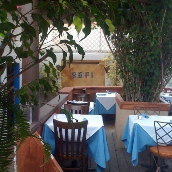 Das Foto wurde bei Sofi Greek Restaurant and Garden von Sofi Greek Restaurant and Garden am 3/14/2015 aufgenommen