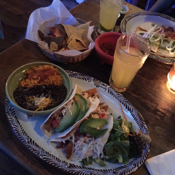 Foto diambil di Burrito Bar &amp; Kitchen oleh Lea G. pada 8/21/2015