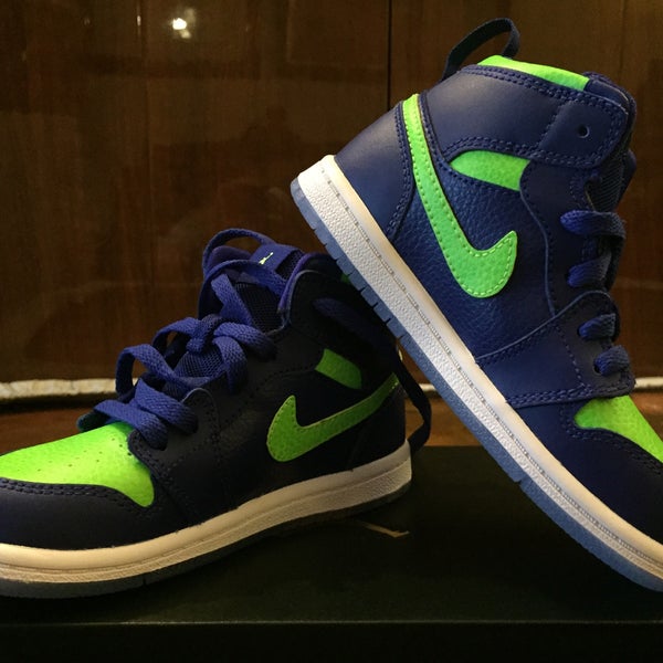 jordan 1 mid pine green footlocker