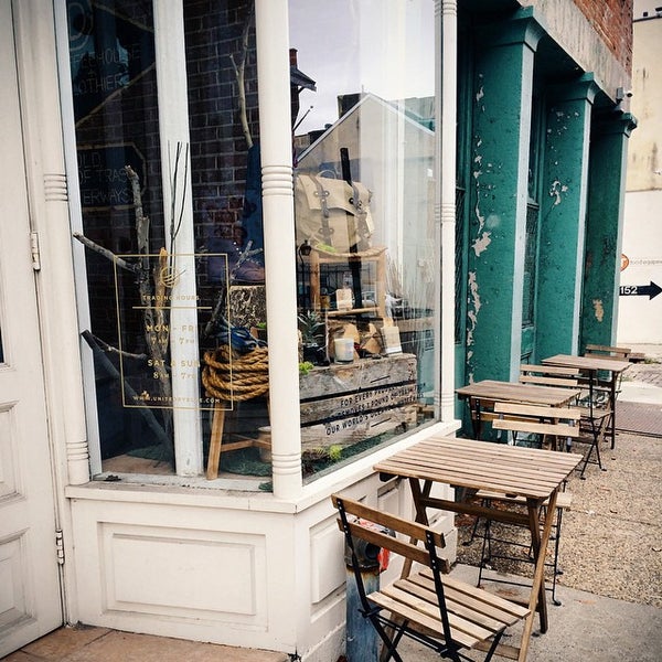 10/10/2014 tarihinde Laurie S.ziyaretçi tarafından United By Blue Coffeehouse and Clothier'de çekilen fotoğraf