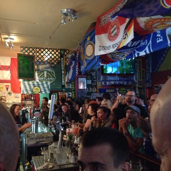 6/15/2014에 Alessandro M.님이 4-4-2 Soccer Bar에서 찍은 사진