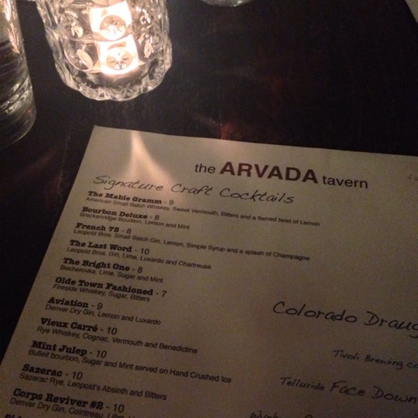 Photo prise au The Arvada Tavern par Andrea J. le7/14/2013