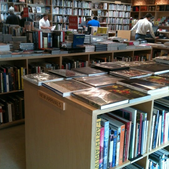 10/21/2012 tarihinde Julio P.ziyaretçi tarafından Hennesey + Ingalls Bookstore'de çekilen fotoğraf