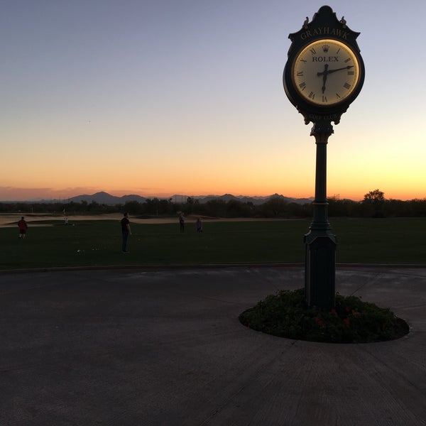 My best tip ... get here early before the "Happy Hour" crowd arrives ... so you can have a great seat/table overlooking the golf course and then taking in a beautiful sunset!