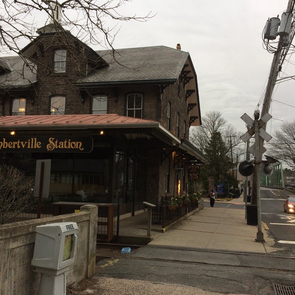 Foto tirada no(a) Lambertville Station Restaurant and Inn por Rob H. em 3/30/2017