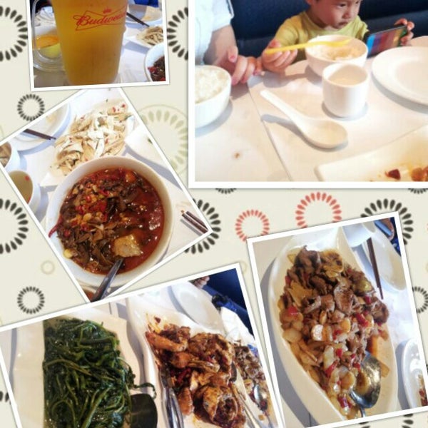 6/8/2013 tarihinde Bo W.ziyaretçi tarafından Hunan Cafe'de çekilen fotoğraf