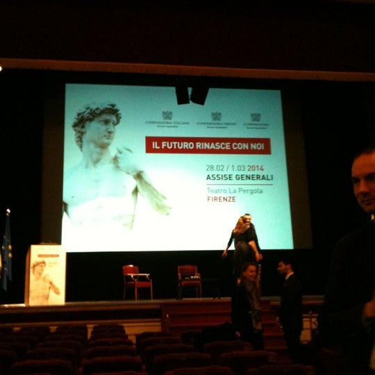 รูปภาพถ่ายที่ Teatro della Pergola โดย Elena S. เมื่อ 3/1/2014