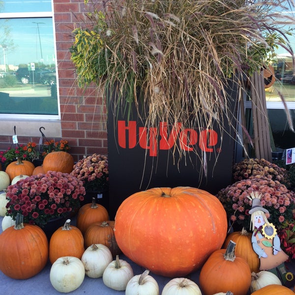 Photo taken at Hy-Vee by tony h. on 10/10/2015